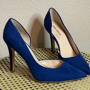 Blue pointed toe heels